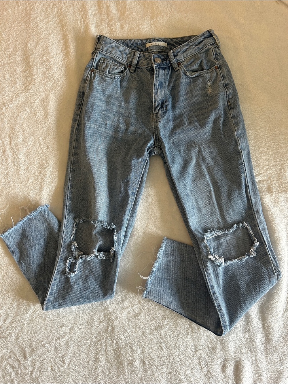 Straight Leg Distressed Jeans in Light Blue